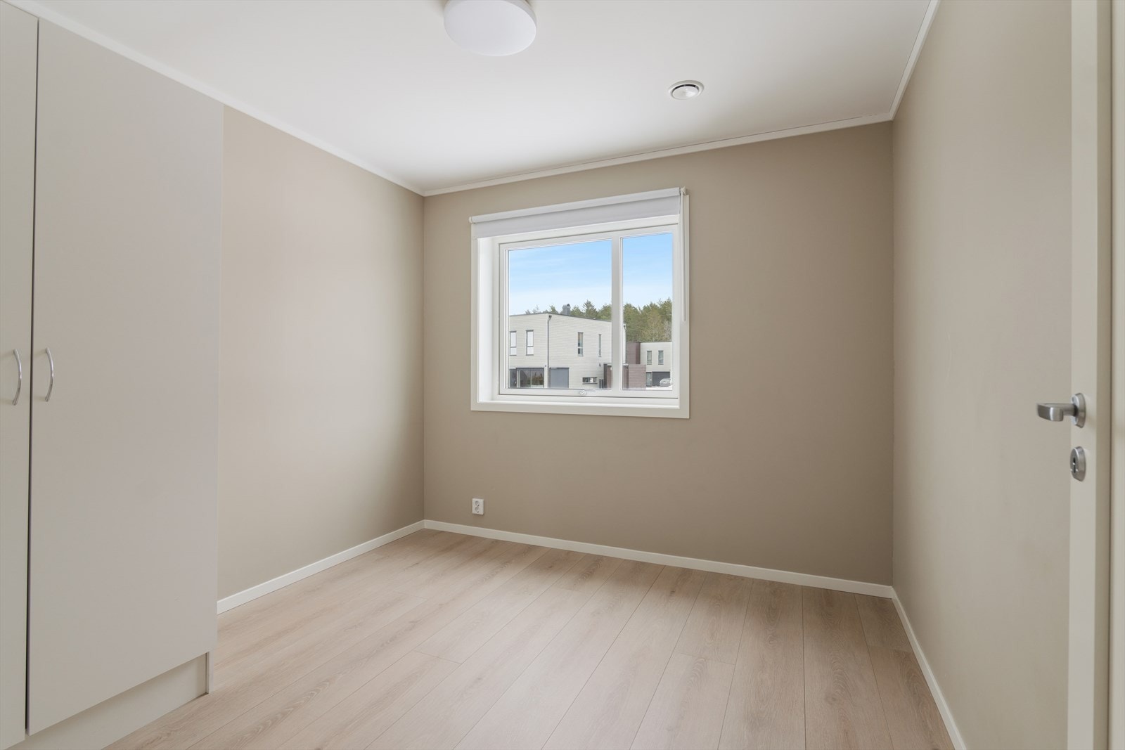 Soverom 4. som er i 2. etg ved siden av toalettrommet. Ca 8,3 kvm. Galleribilde