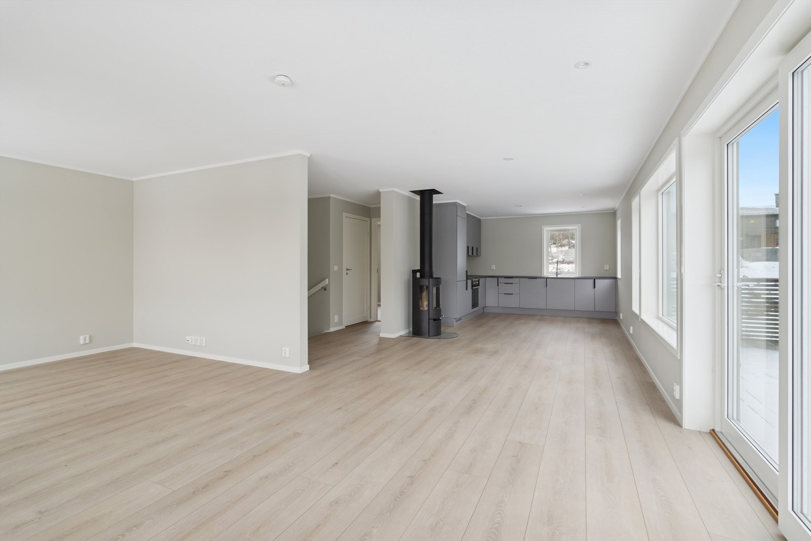 I tilknytning til kjøkkenet kan spisestuen enkelt plasseres. Galleribilde