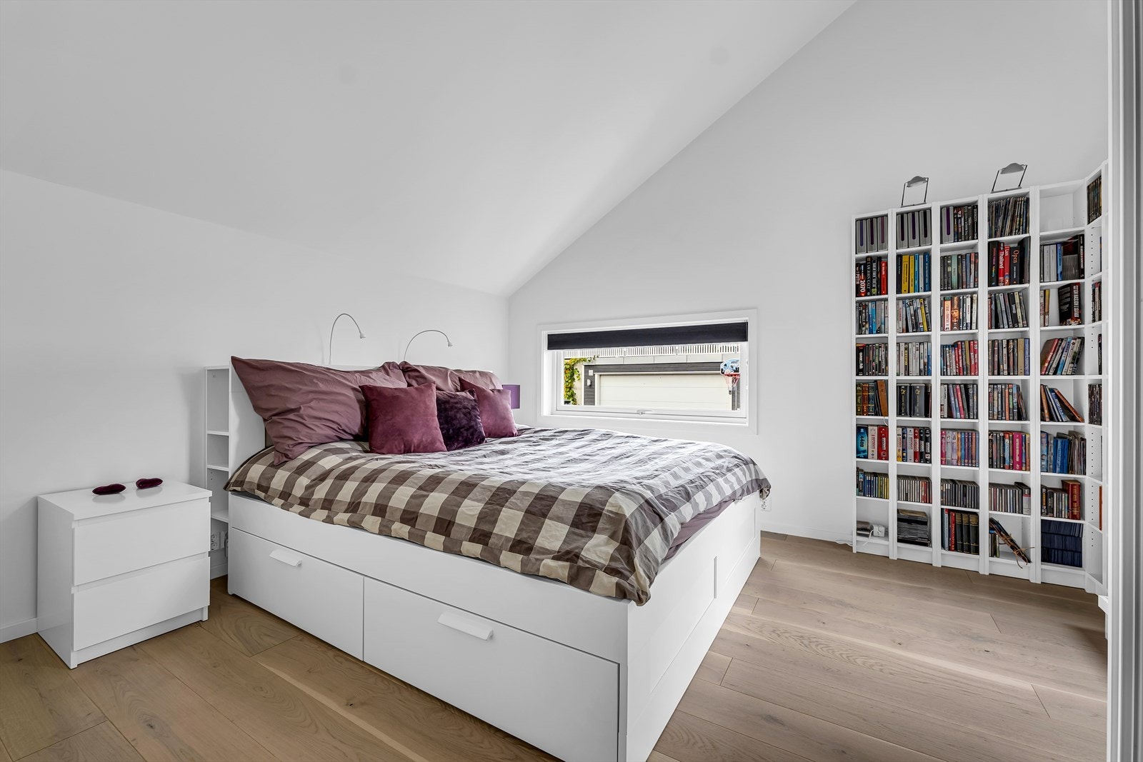 2. etasje: Her hovedsoverommet med egen balkong/terrasse. Galleribilde