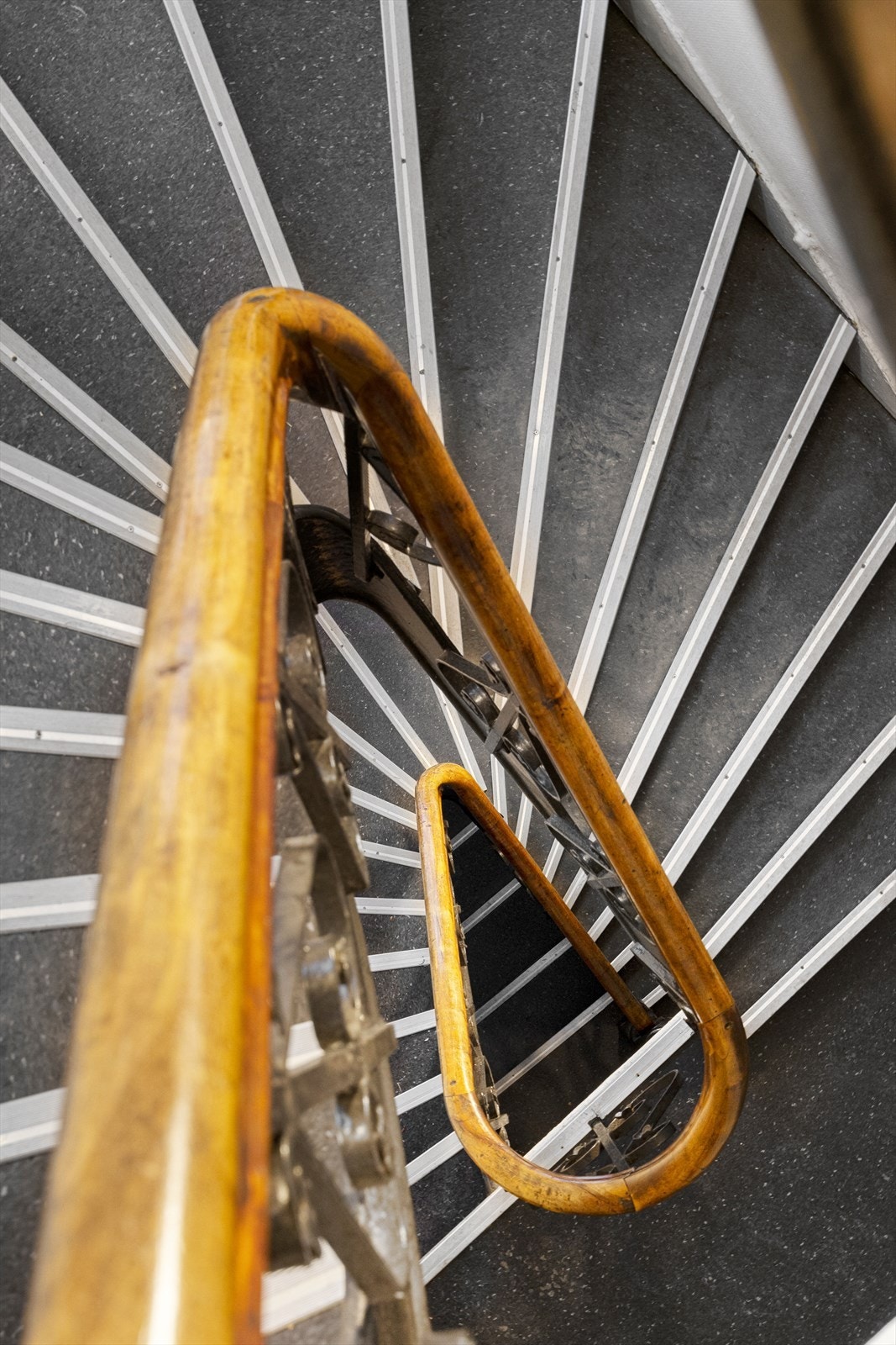 Trappegang i bygget med klassiske detaljer - et pent førsteinntrykk i fellesarealene Galleribilde