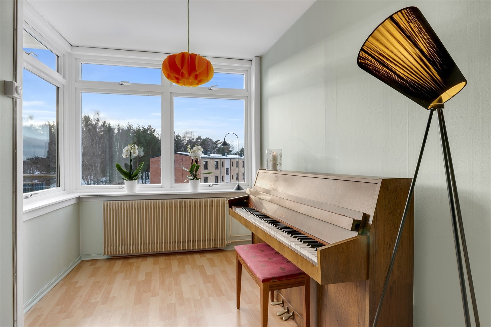 Den innerste delen av stuen gir en fin, adskilt sone, ideell for en lesekrok eller arbeidsplass. Galleribilde