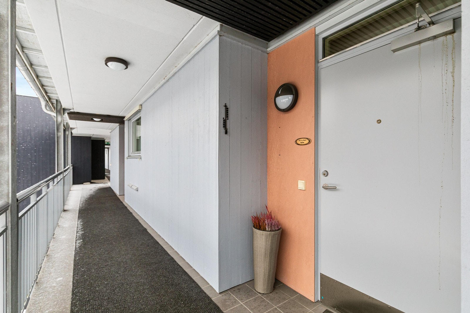 Felles svalgang. Galleribilde