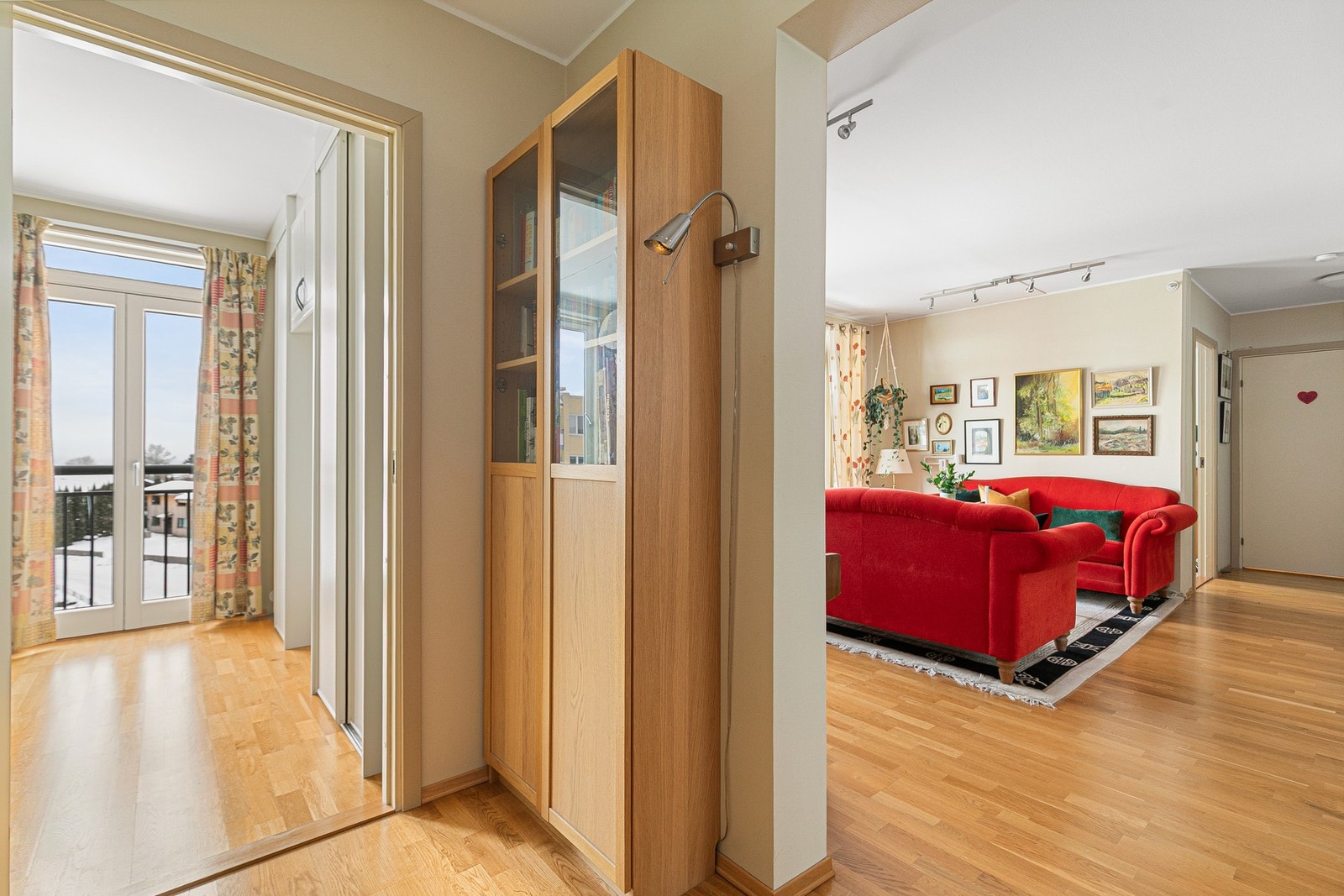 Gang med adkomst til stue, 2 soverom og bad. Galleribilde