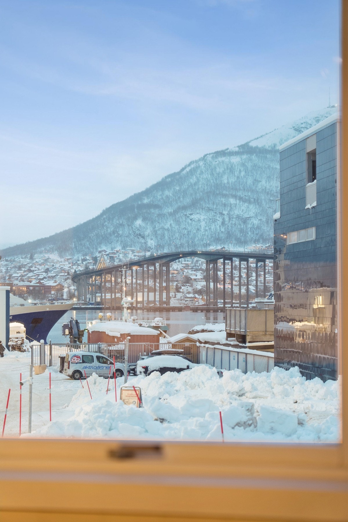 Utsikt fra stuevinduene. Galleribilde