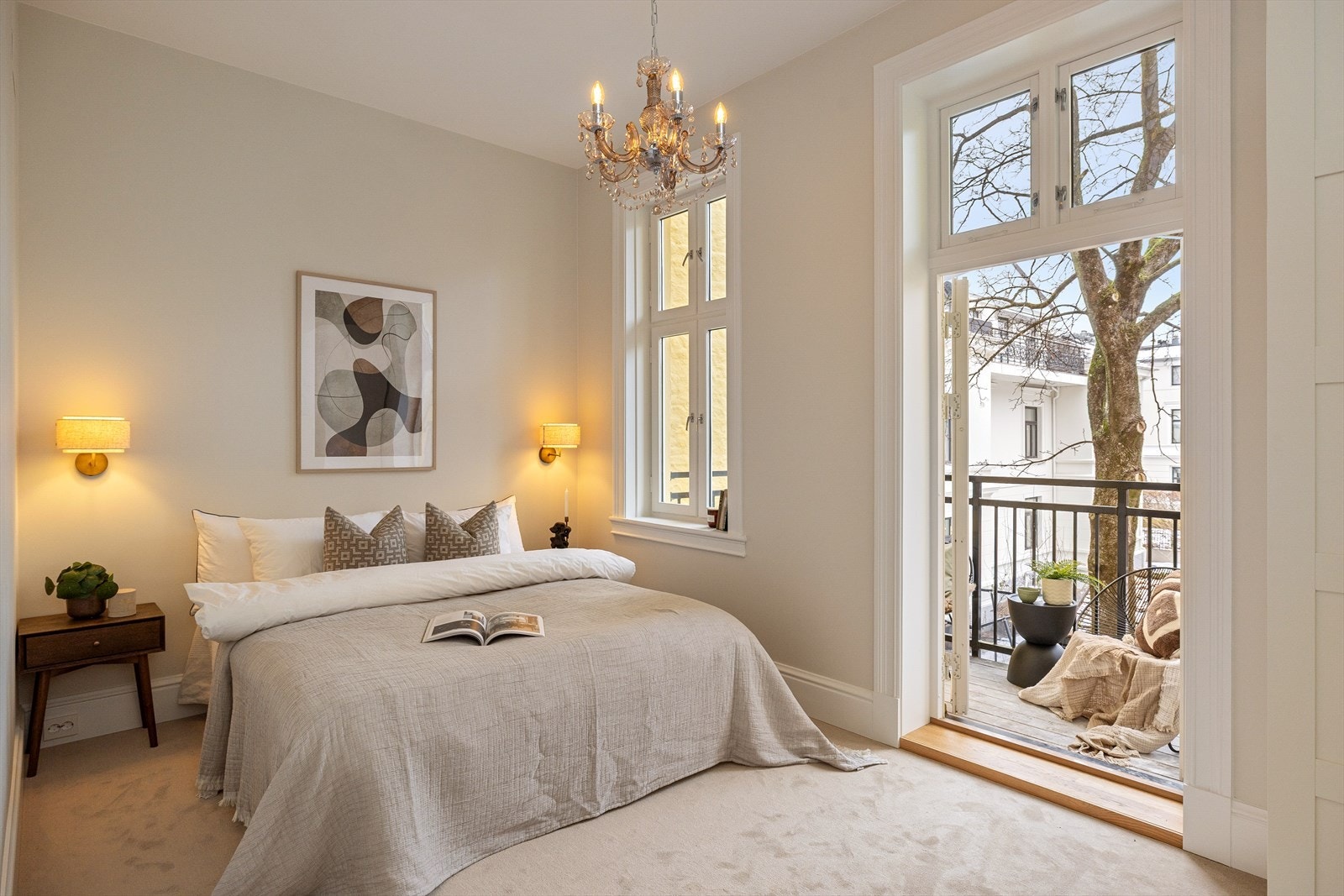 Romslig soverom. Galleribilde