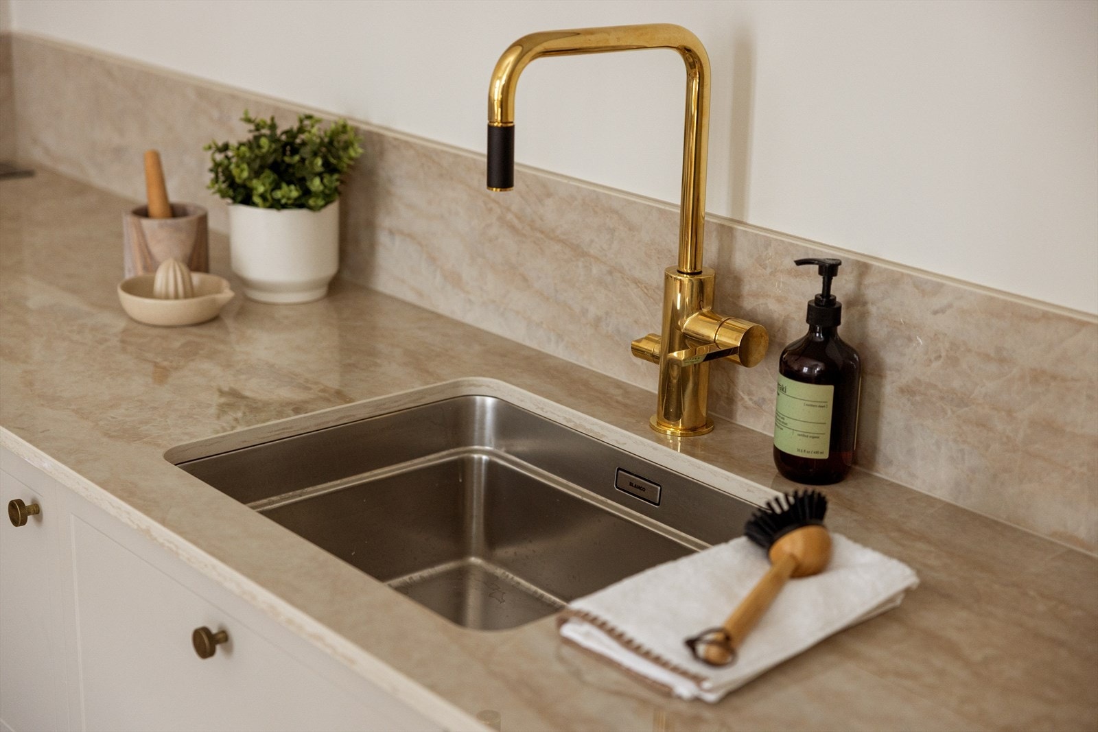 Godt med benk- og skapplass. Galleribilde