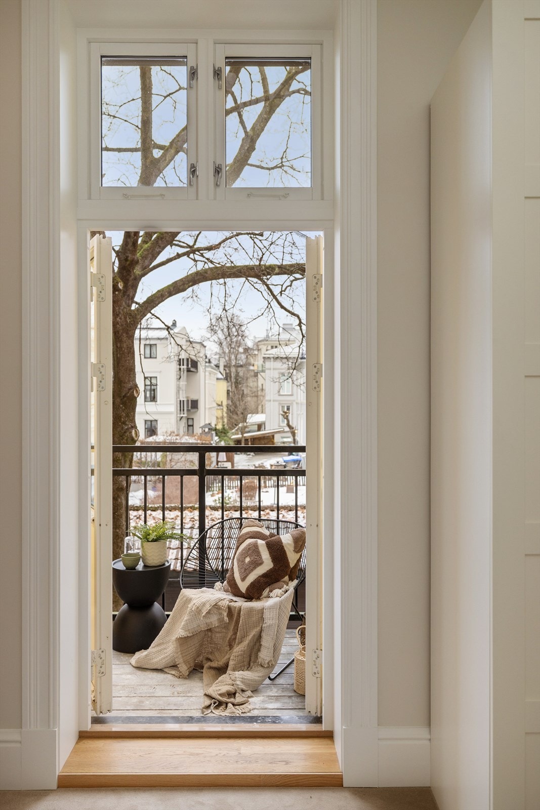 Fra soverommet er det utgang til balkong. Galleribilde