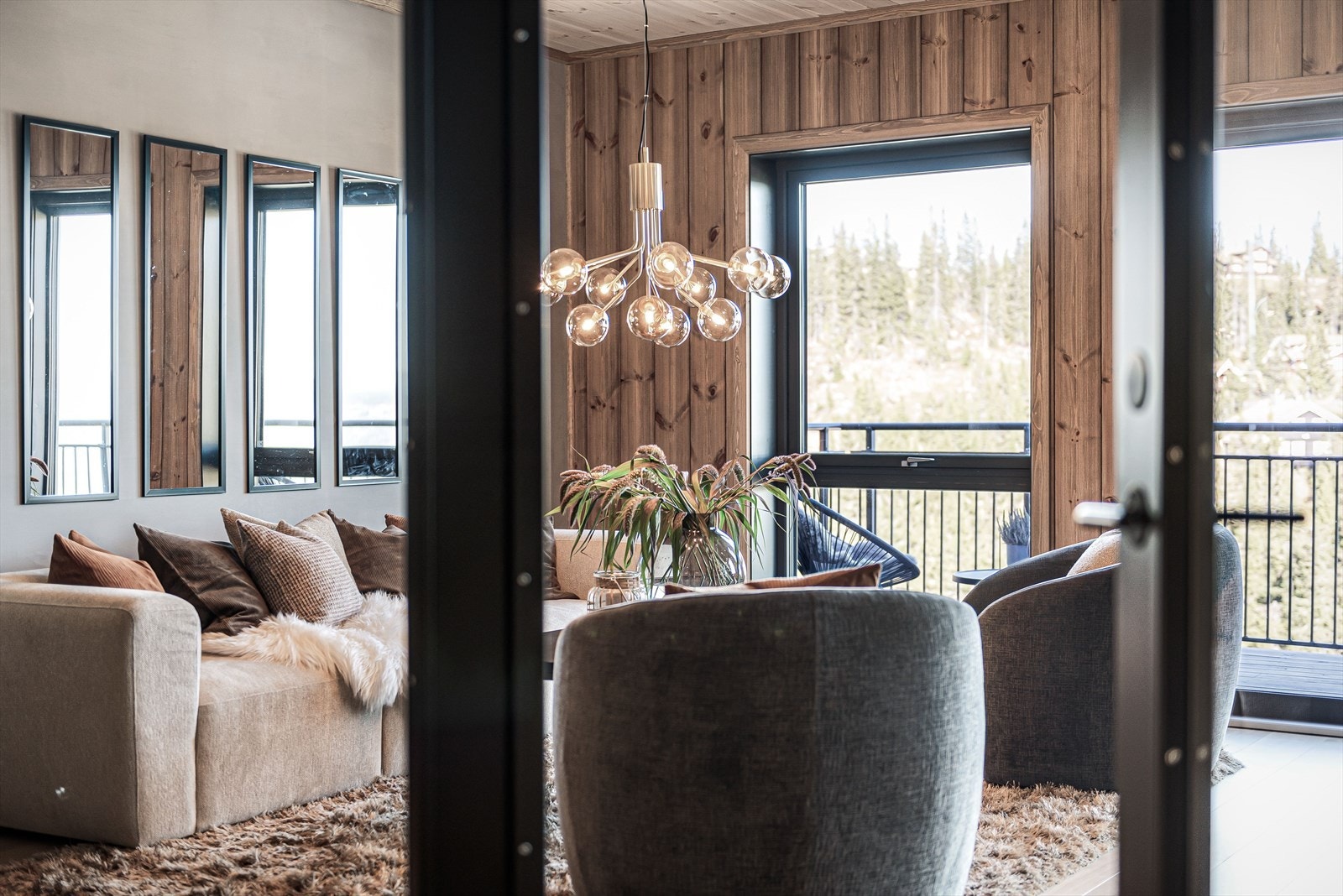 Lekker og tiltalende leilighet der det er vektlagt en god standard med et moderne uttrykk. Galleribilde