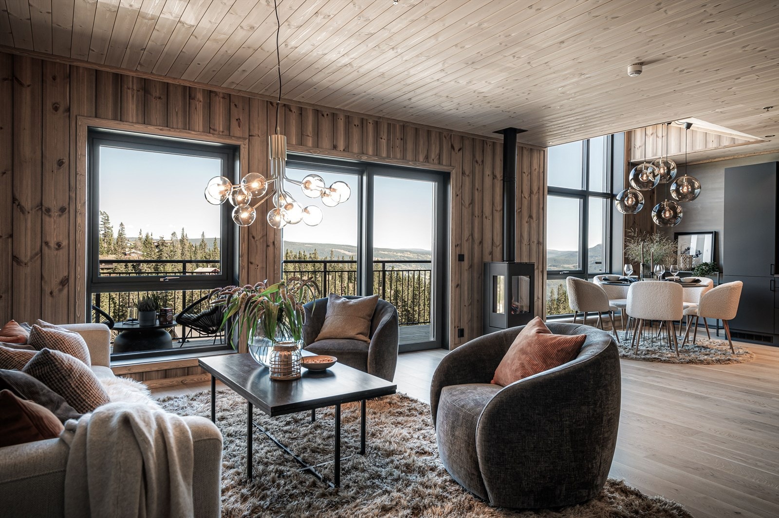 Det er tidsriktige og harmoniske farger, samt gode materialvalg. Galleribilde