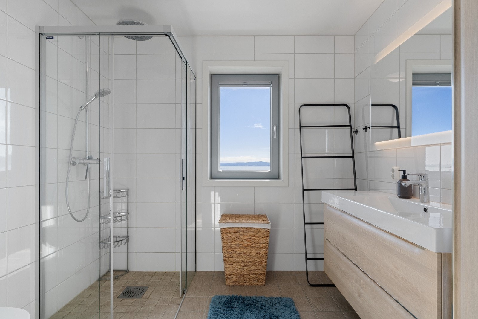 Her kan du pusse tennene samtidig som du følger med på båttrafikken i Trondheimsfjorden. Galleribilde