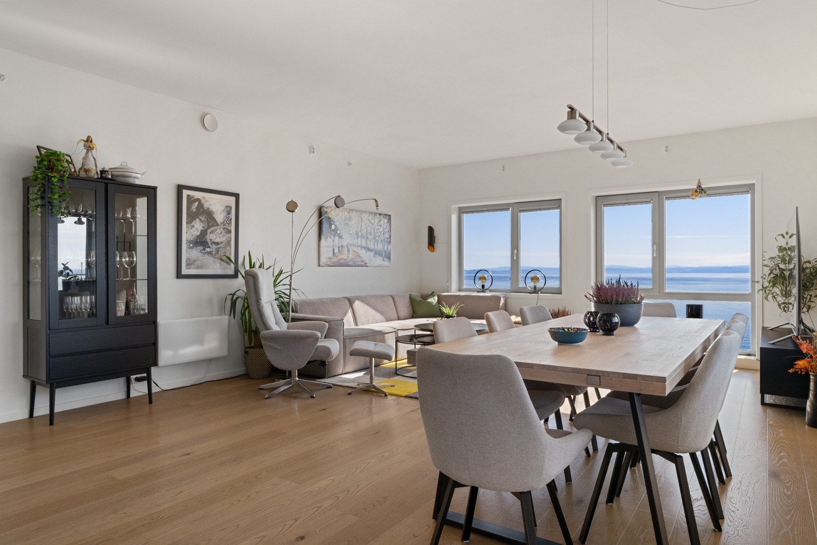 Leiligheten ble oppgradert betraktelig ved kjøp, parkettgulvet er et av tilvalgene. Galleribilde