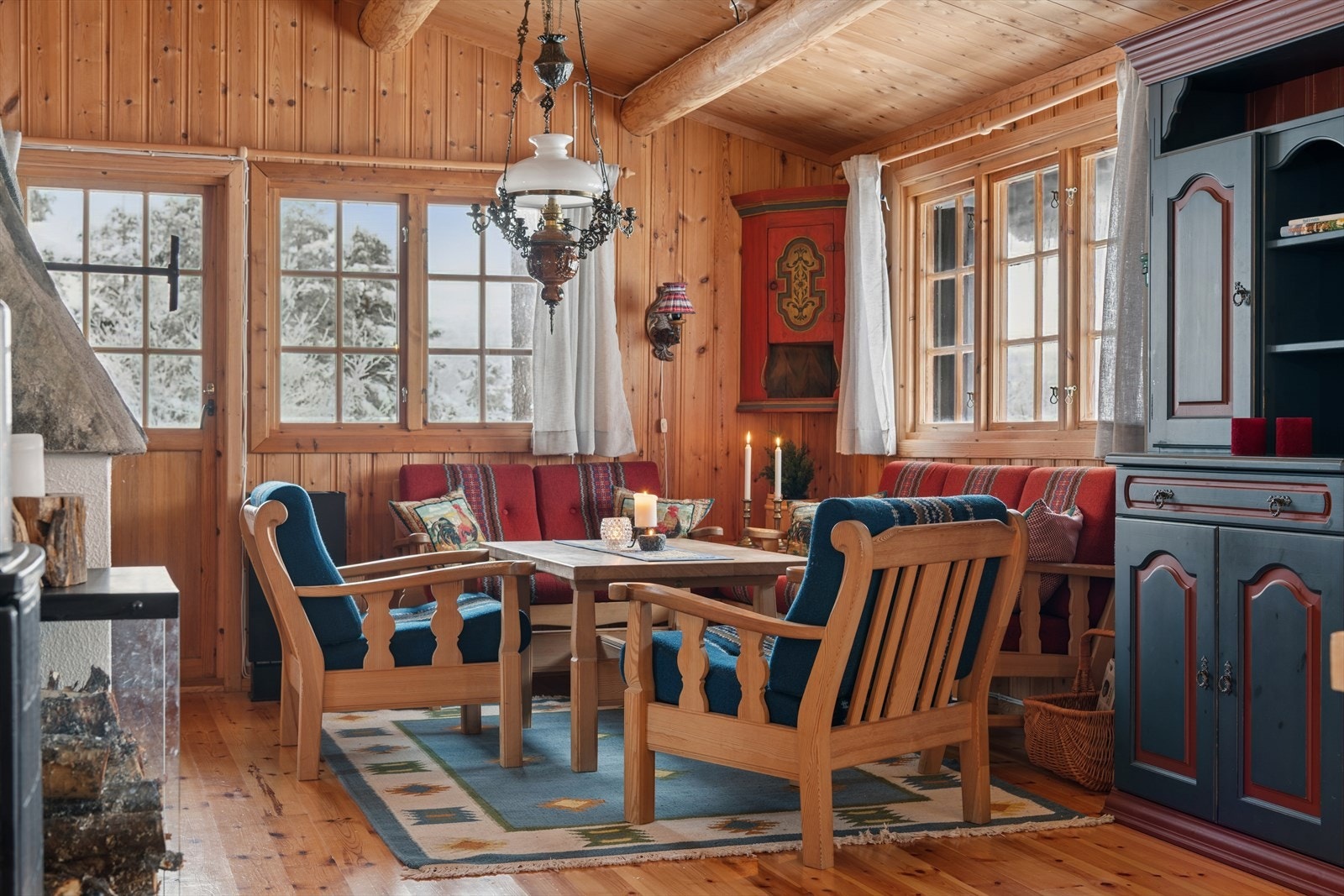 Stuen har plass til sofamøblement Galleribilde