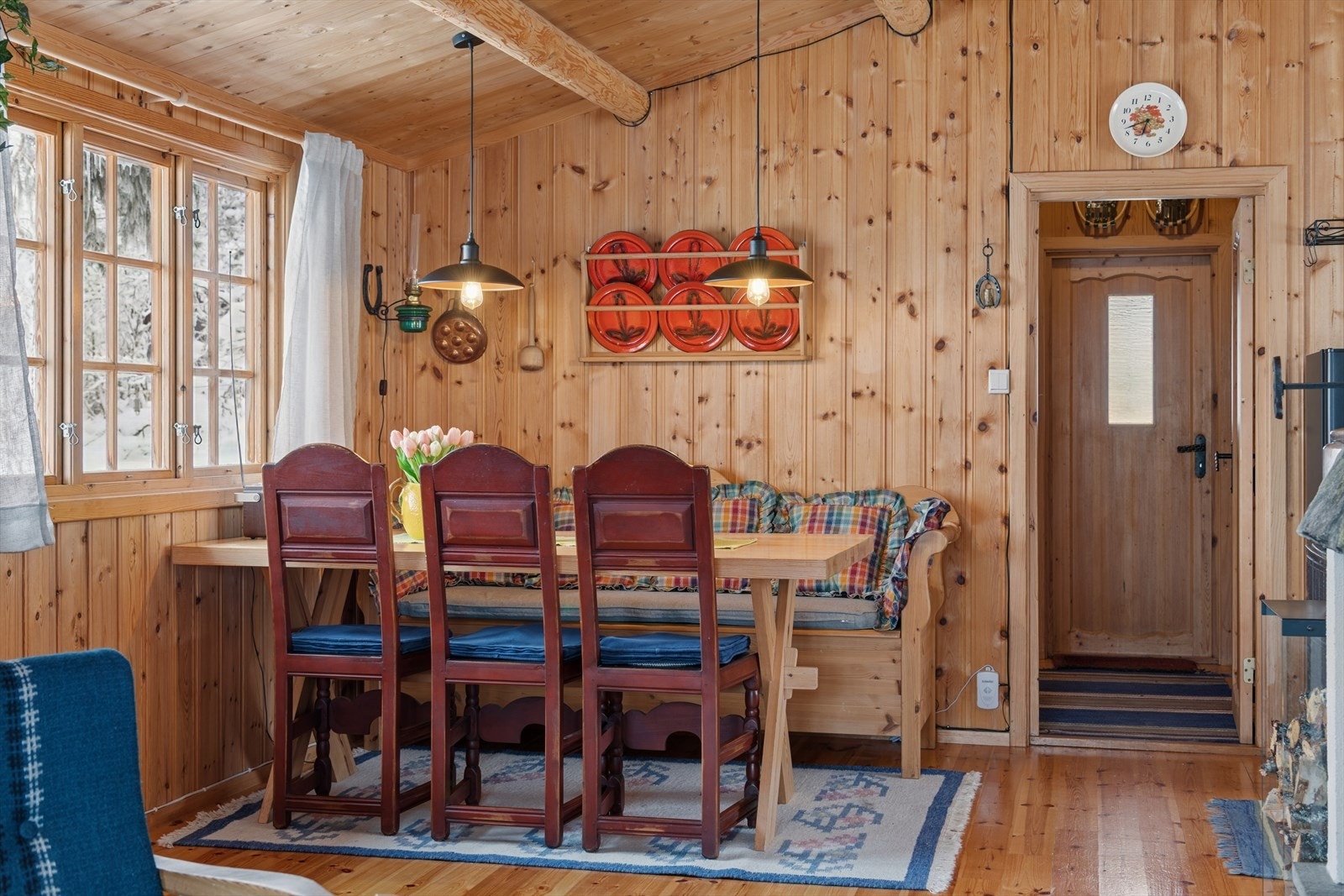 Spisestue i åpen løsning til kjøkken og stue Galleribilde