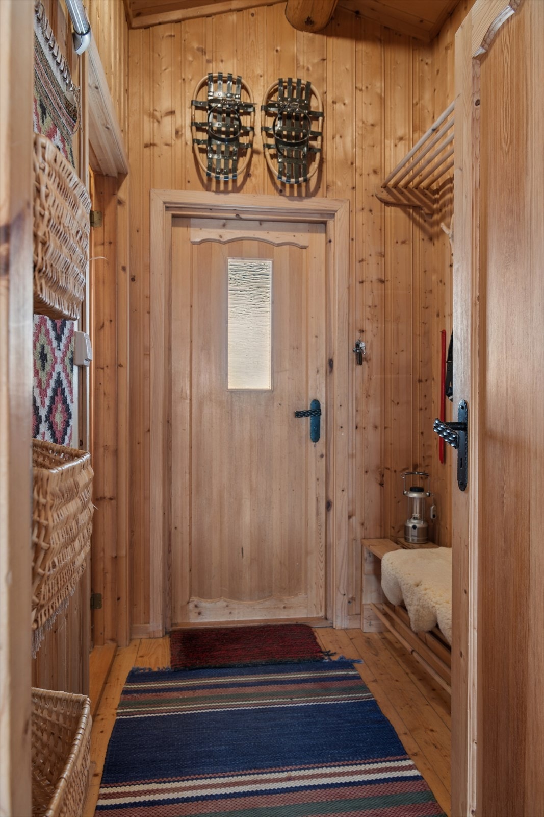 Entré med plass til yttertøy Galleribilde