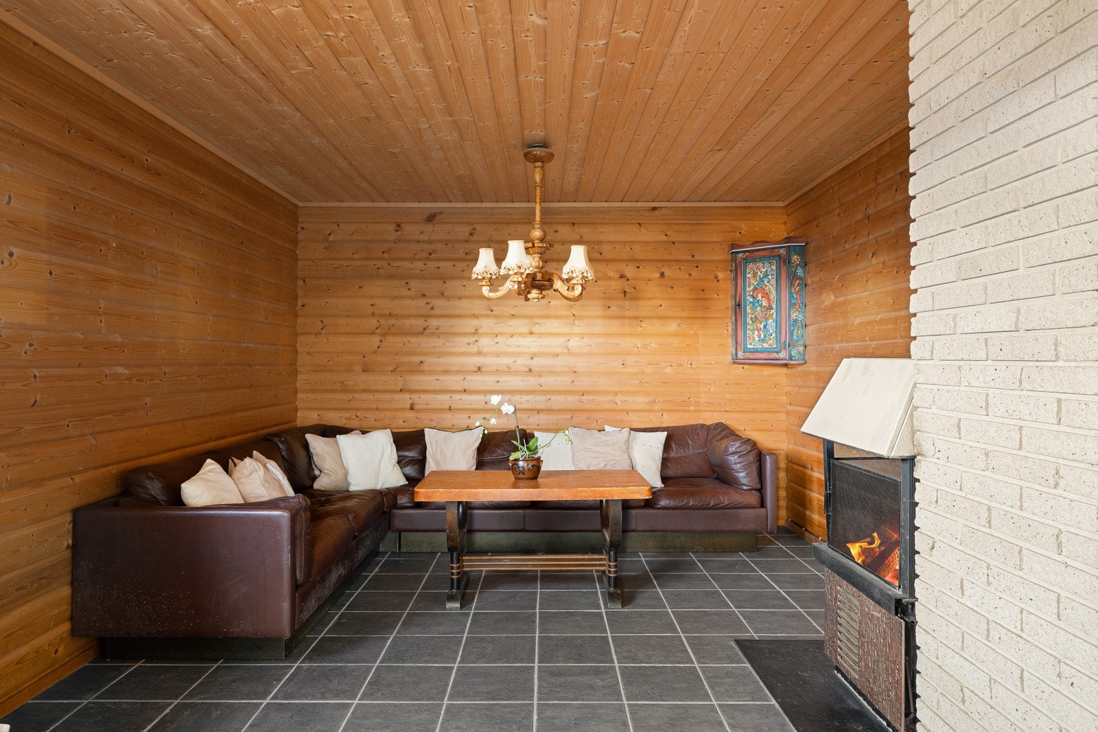 Boligen har en praktisk kjellerstue som egner seg godt til bruk for barna. Galleribilde