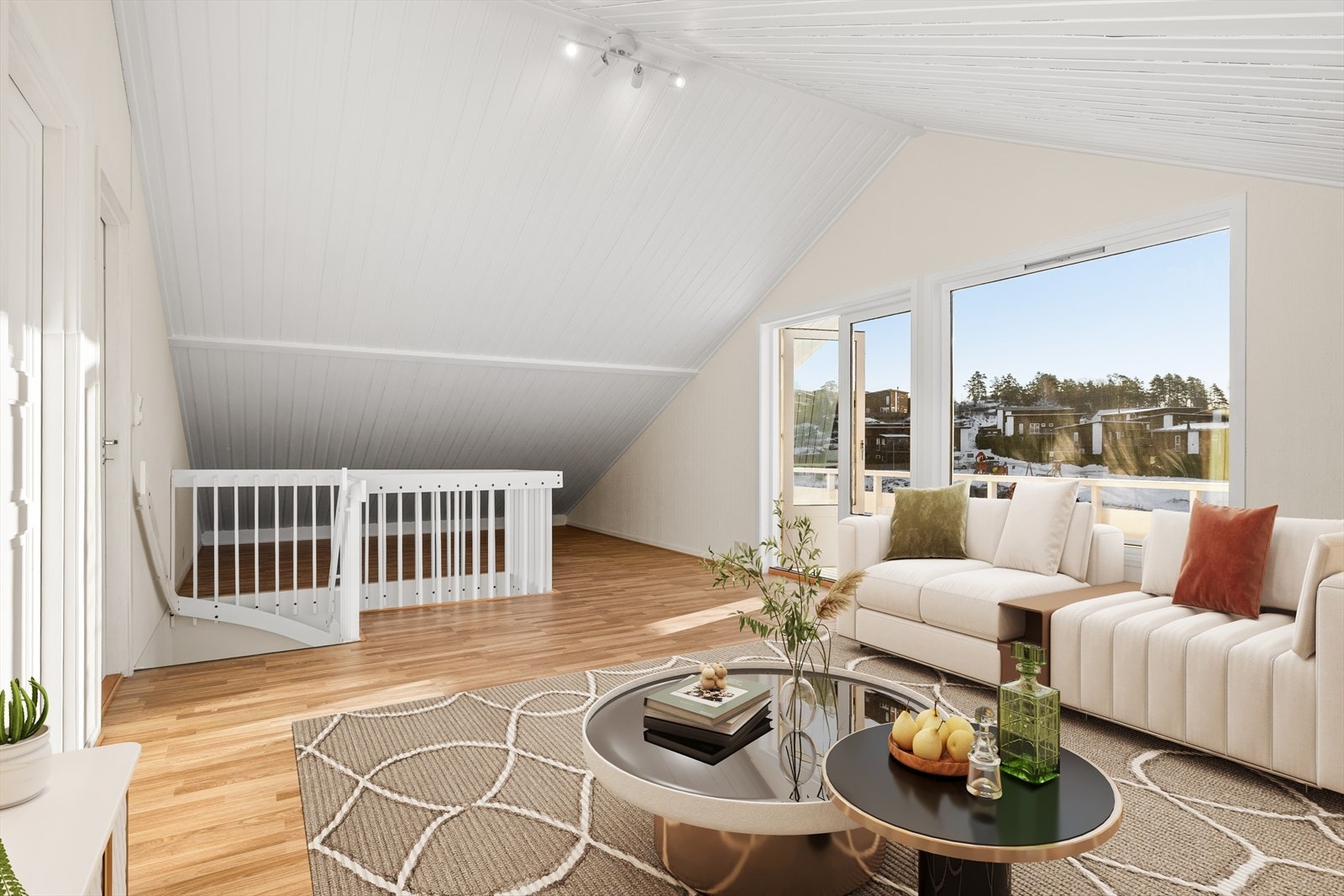 Loftstuen fremstår som et lyst og trivelig oppholdsrom med en flott utsikt som gir rommet en ekstra kvalitet. Galleribilde