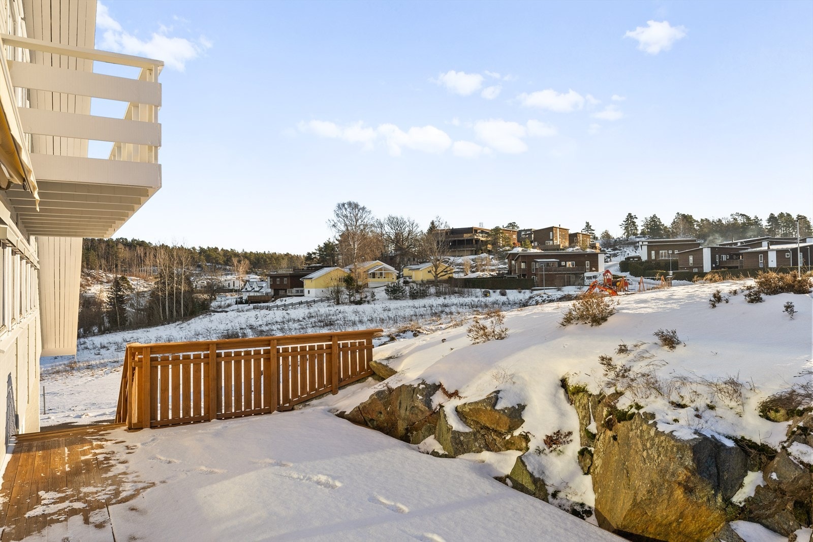 Her kan man velge mellom ulike soner avhengig av solforhold og behov - enten det er morgenkaffe i rolige omgivelser, lek og aktivitet på dagtid eller lange sommerkvelder med familie og venner. Galleribilde
