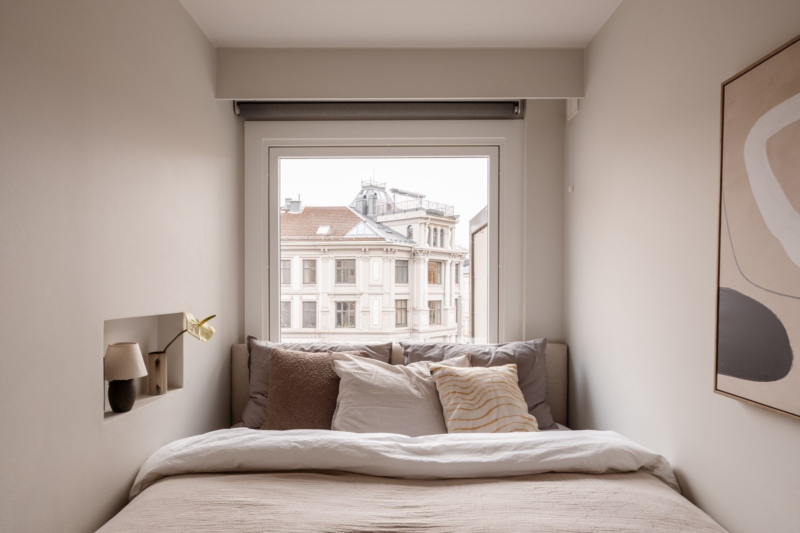 Myke fargetoner på veggene skaper en behagelig og avslappende atmosfære. Galleribilde