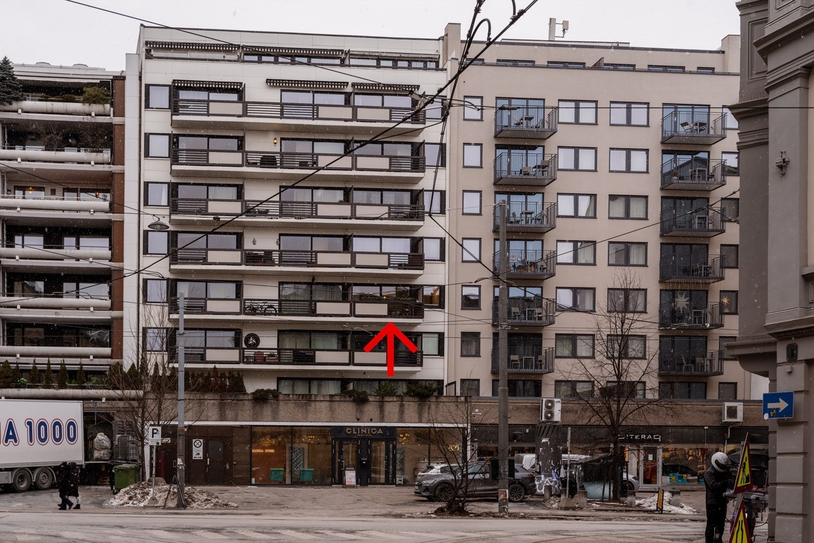 Fasade sett fra Parkveien. Her ser man tydelig at boligen vender ut mot 4.etg samtidig som det er 2.etg fra Grønnegata. Galleribilde