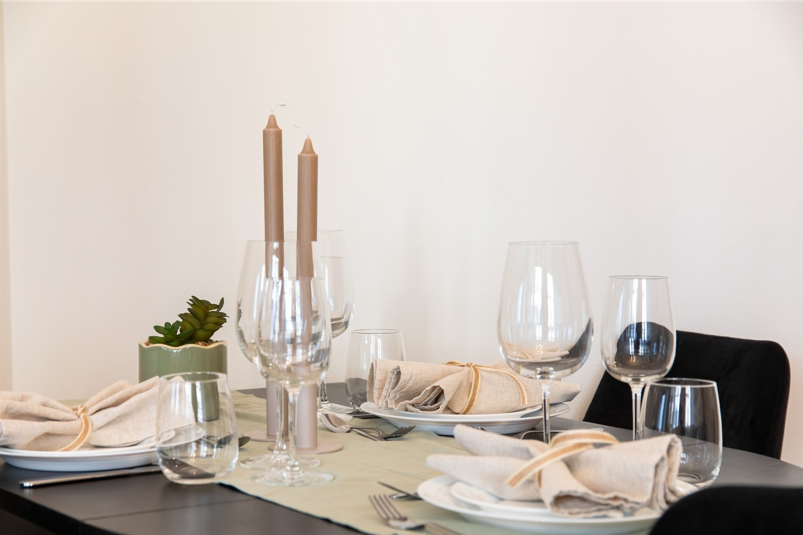 Pent oppdekket spiseplass Galleribilde