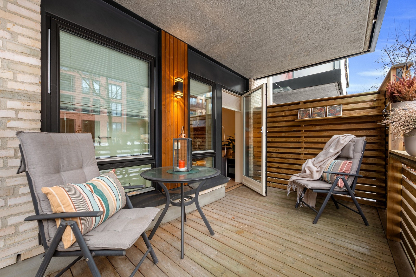 Her kan du senke skuldrene og nyte et godt måltid eller en varm kopp kaffe i den friske luften. Galleribilde