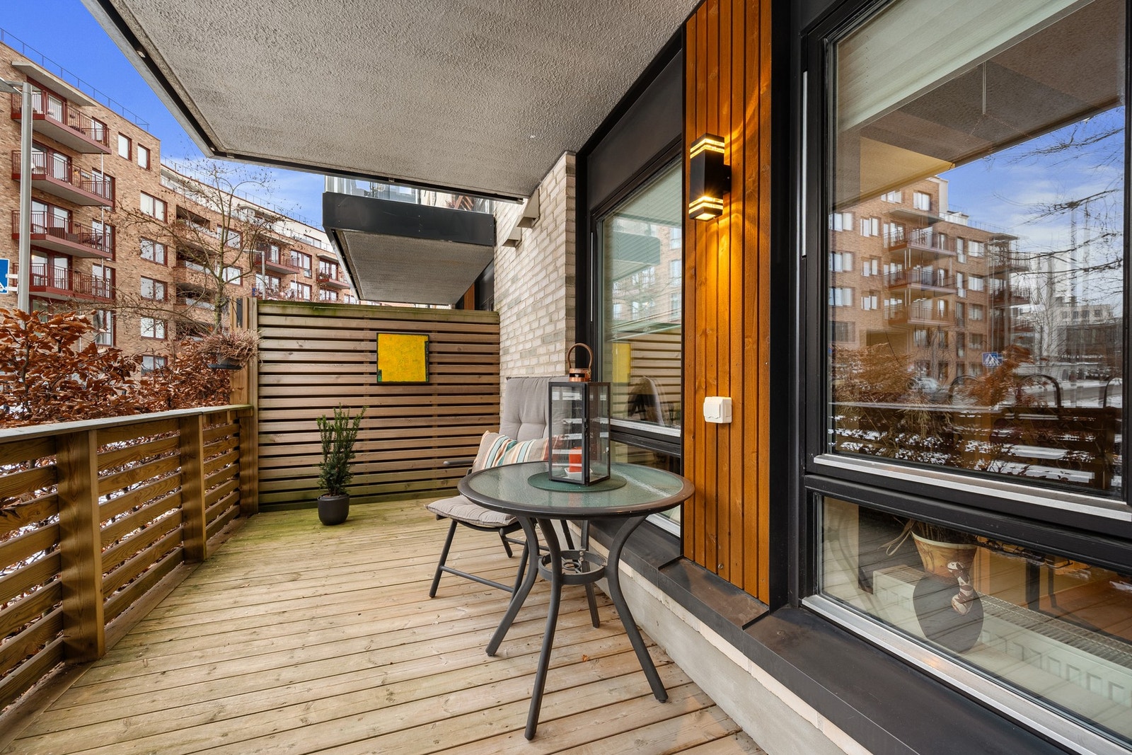 Leiligheten har en trivelig markterrasse på ca 11 kvm vendt mot sydøst, med direkte adkomst fra stuen. Galleribilde