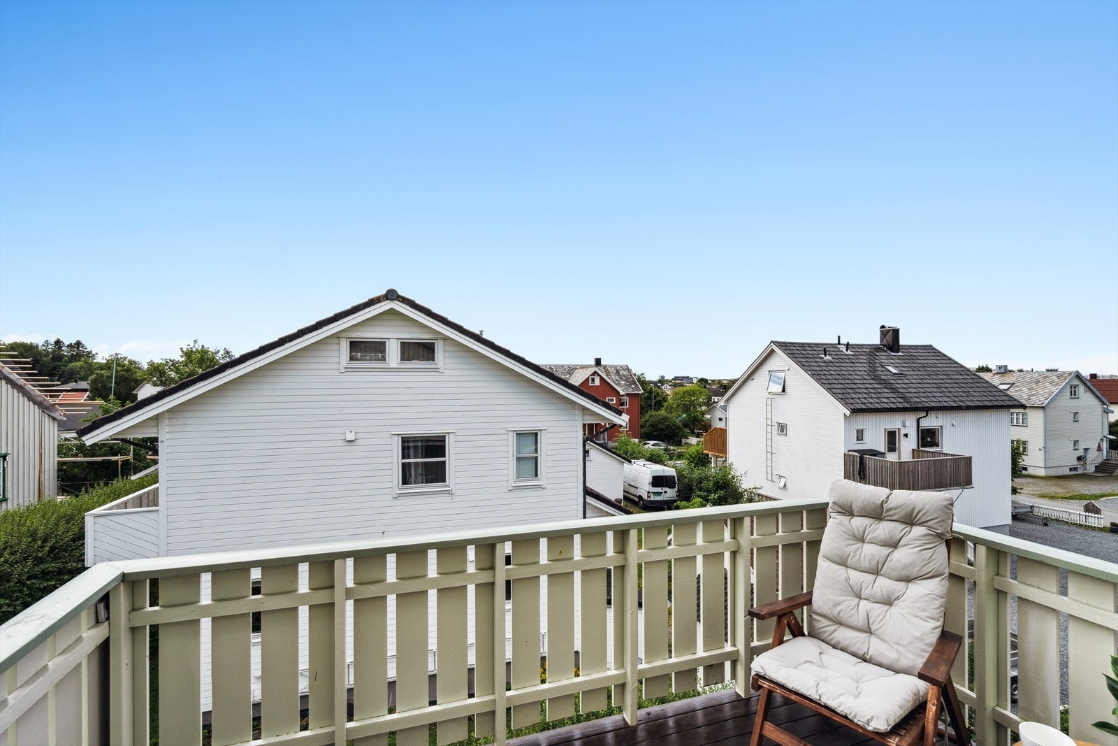 Fra stuen har man utgang til en balkong som er ca 6 kvm Galleribilde