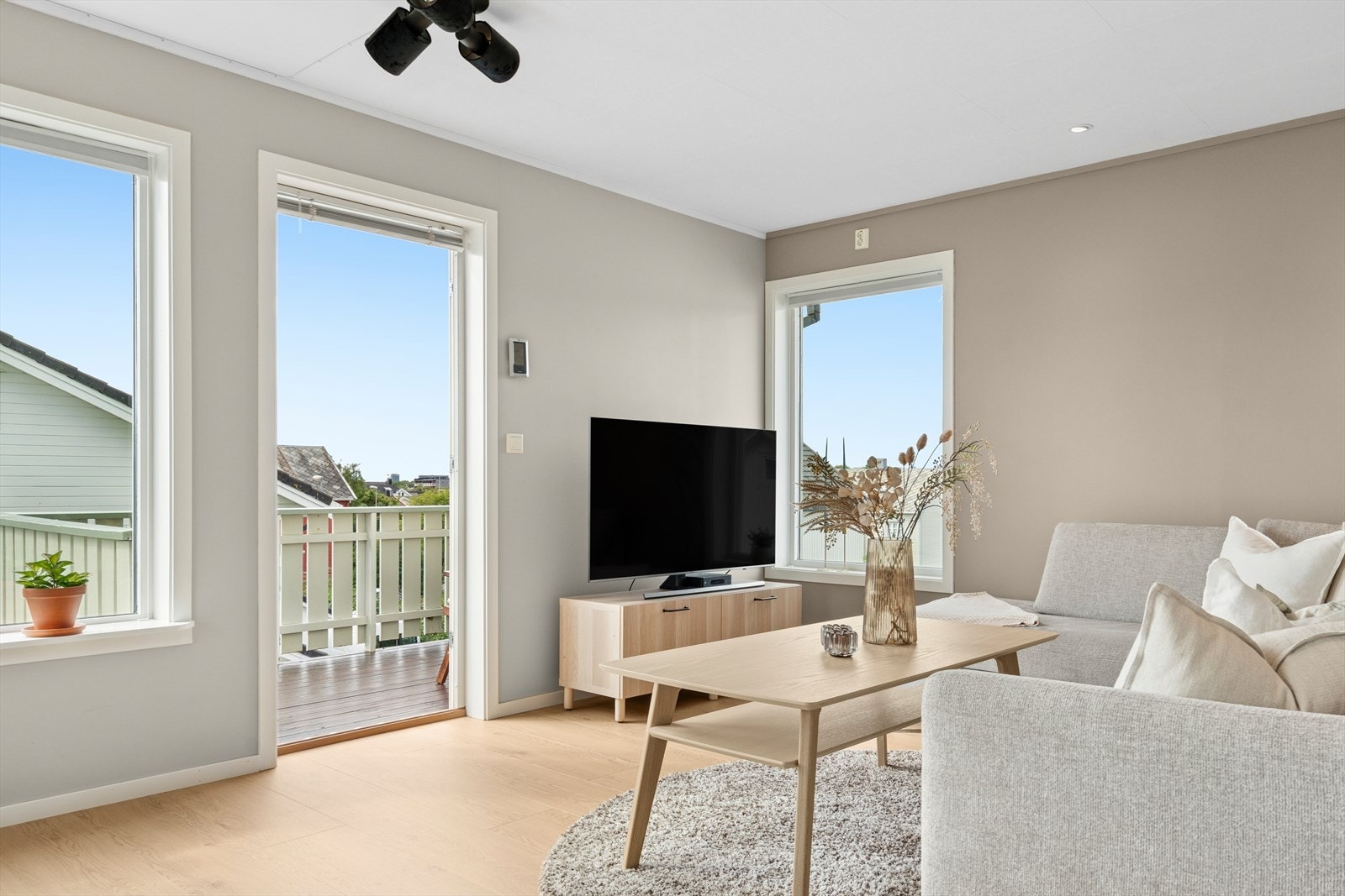 Stuen malt i moderne toner i 2025 Galleribilde