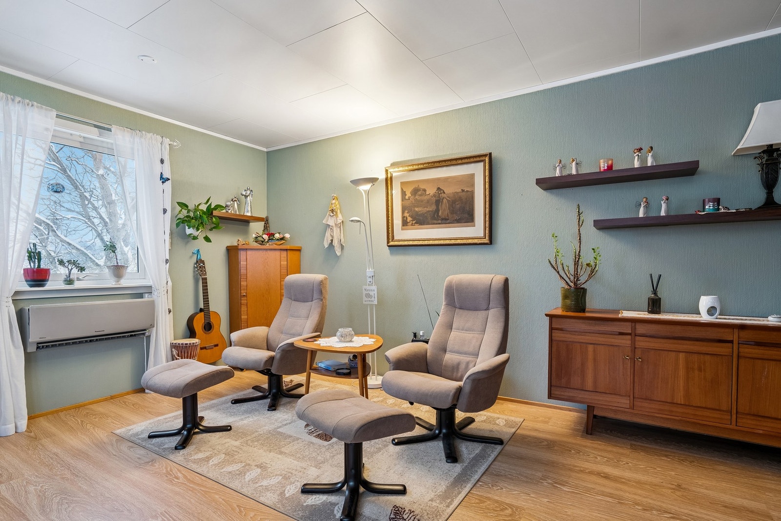 Det er montert varmepumpe i stuen. Galleribilde