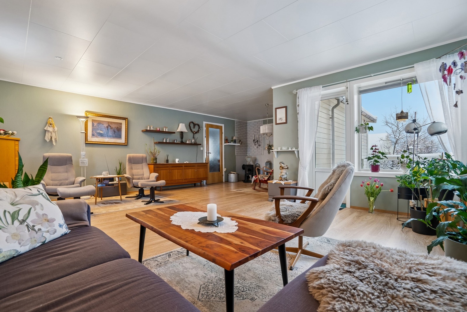 Stuen kan enkelt møbleres i flere soner. Galleribilde