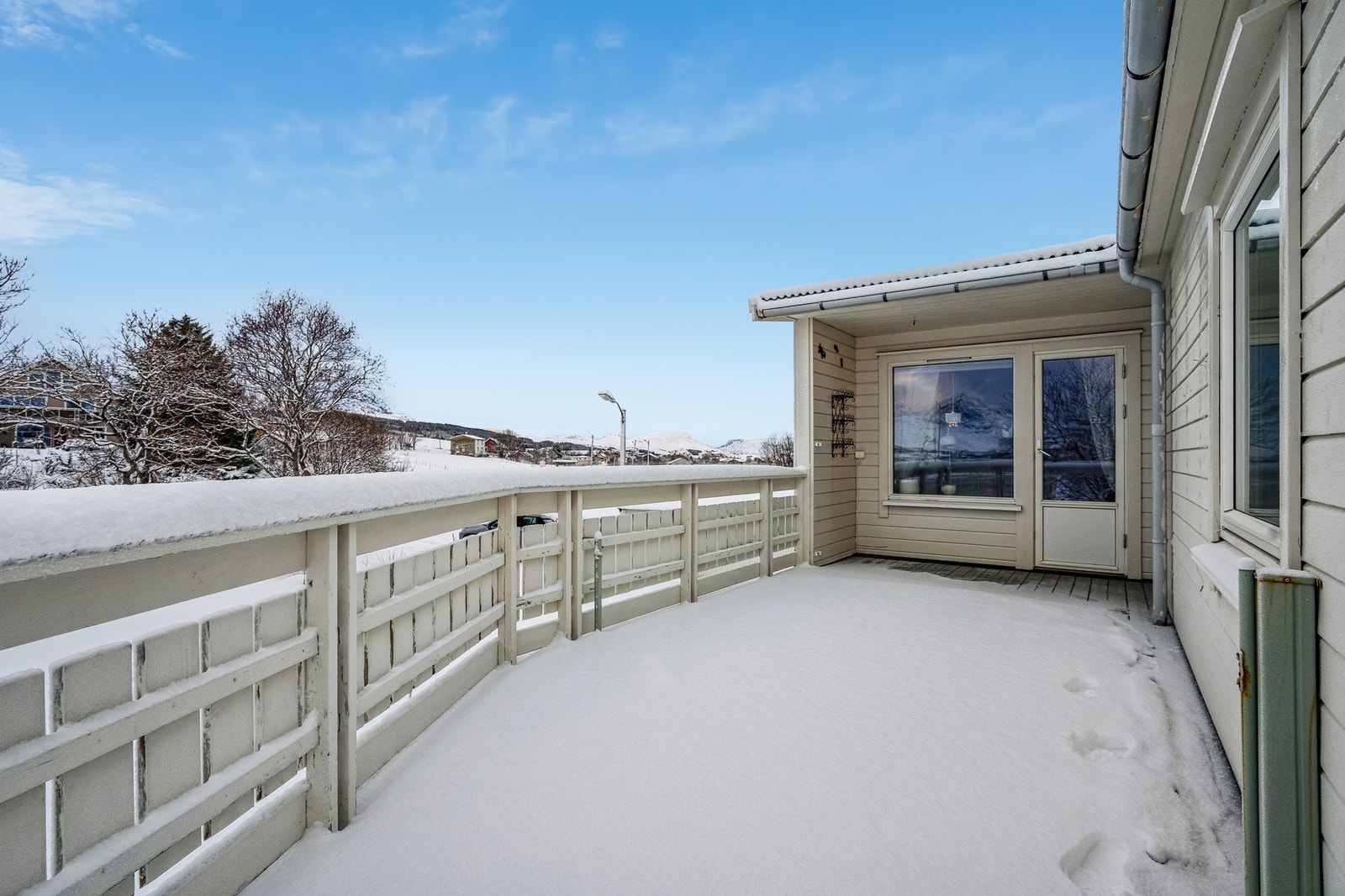 Solrik veranda. Galleribilde