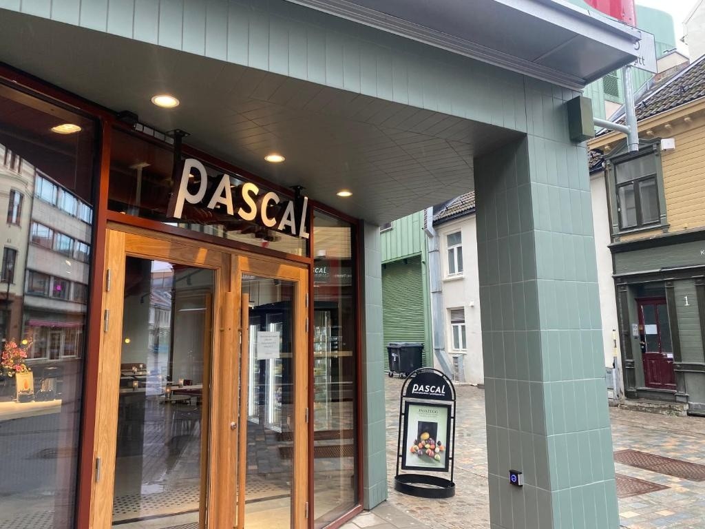 Pasxal rett rundt hjørne Galleribilde