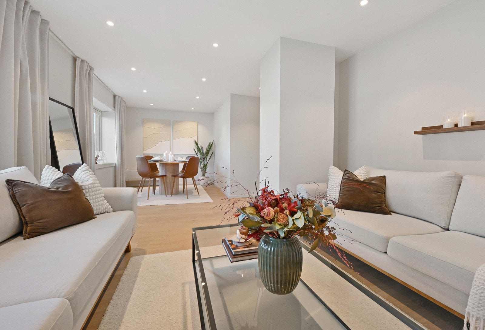 ...og spisestue Galleribilde