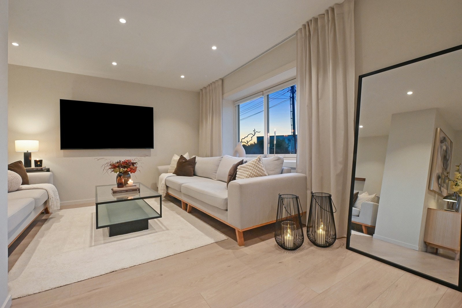 Lekker stue i hoveddelen i 1. etasje Galleribilde