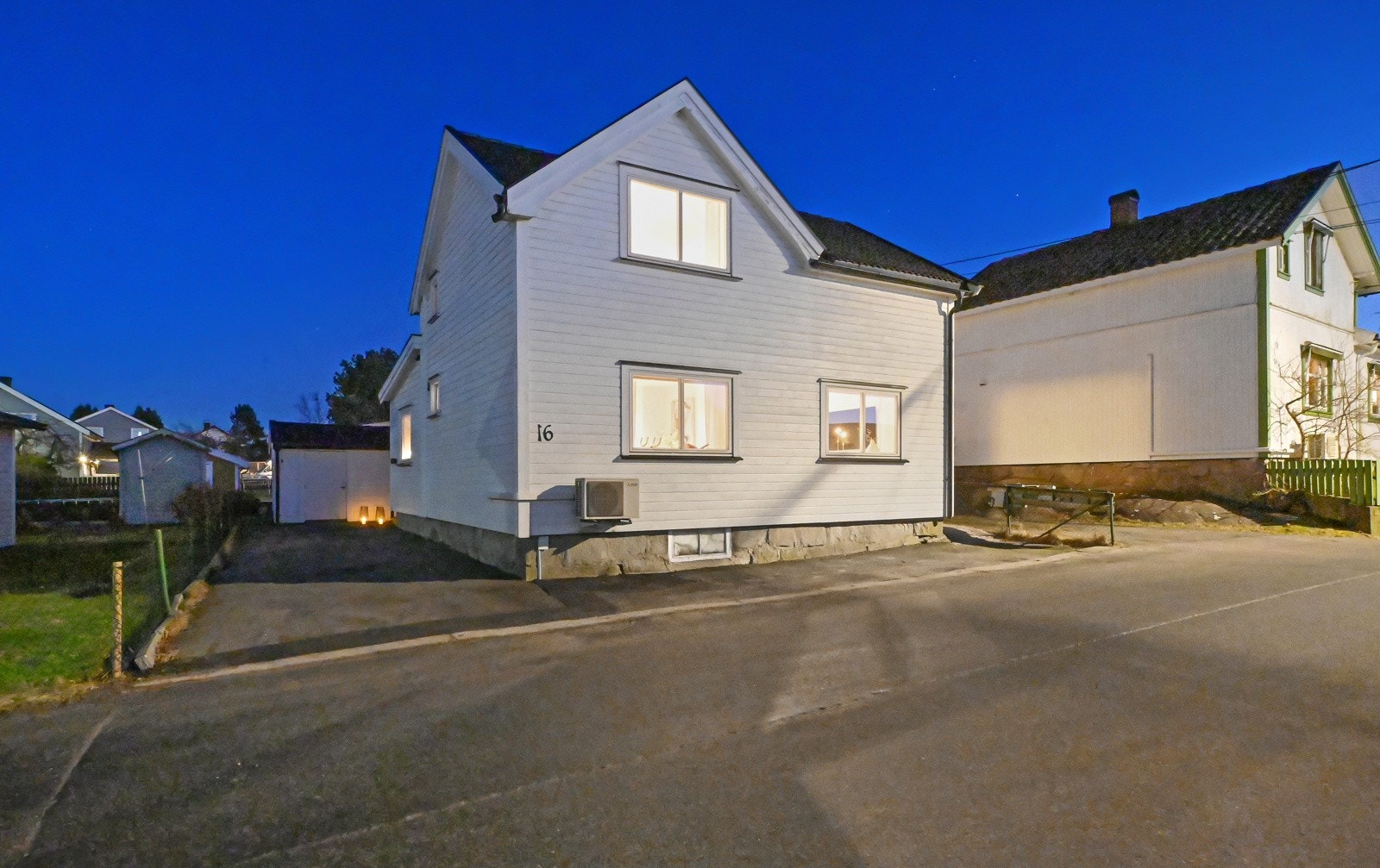 Velkommen til denne eneboligen i Roald Amundsens vei 16 Galleribilde