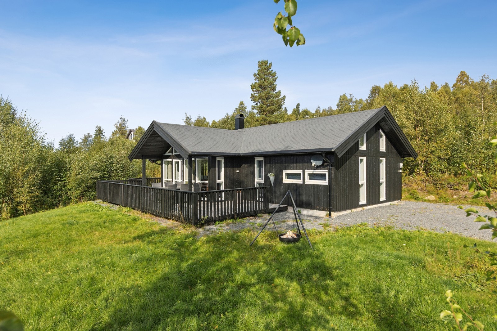 Proaktiv Eiendomsmegling har gleden av å presentere denne flotte famliehytta i Mjuken Hyttegrend v/Berkåk. Galleribilde