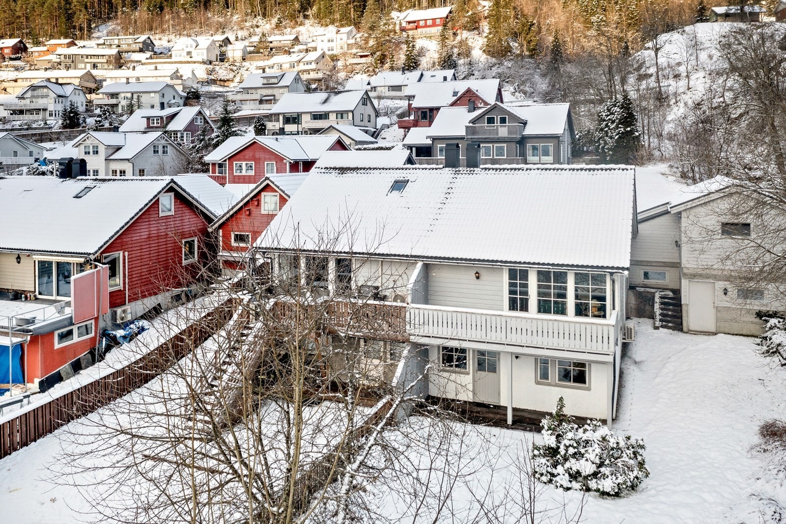 Under garasjen er det også eit romsleg hobbyrom Galleribilde