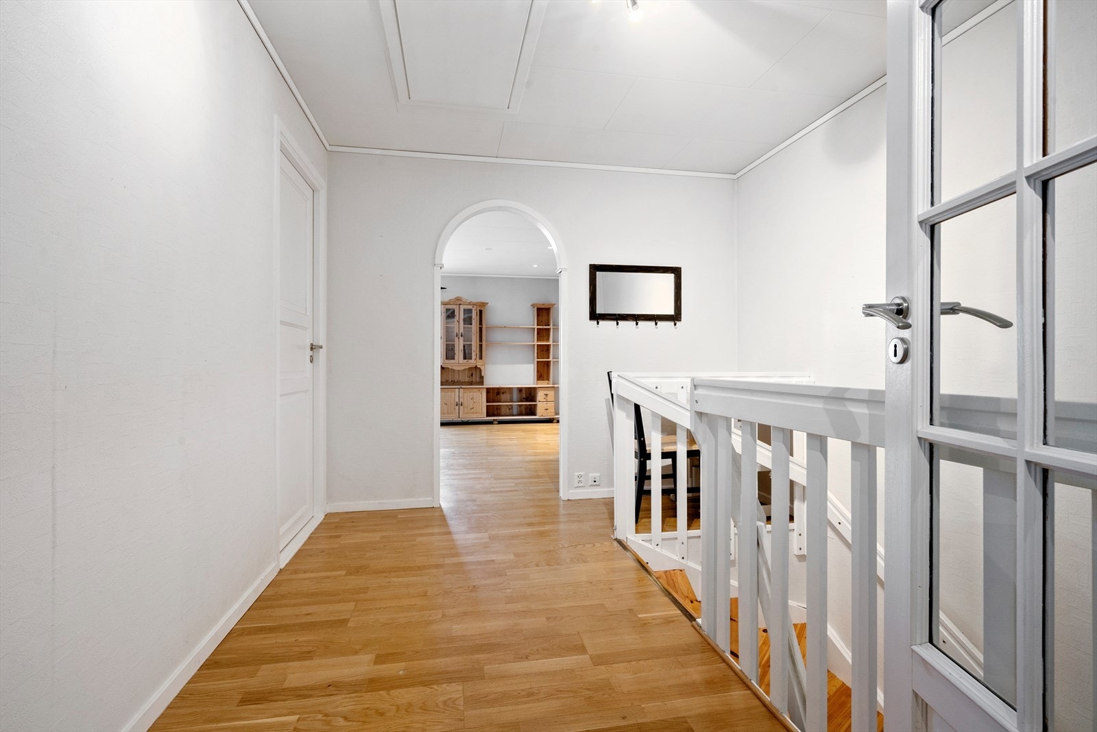 Hall med tilkomst til loft av god storleik Galleribilde