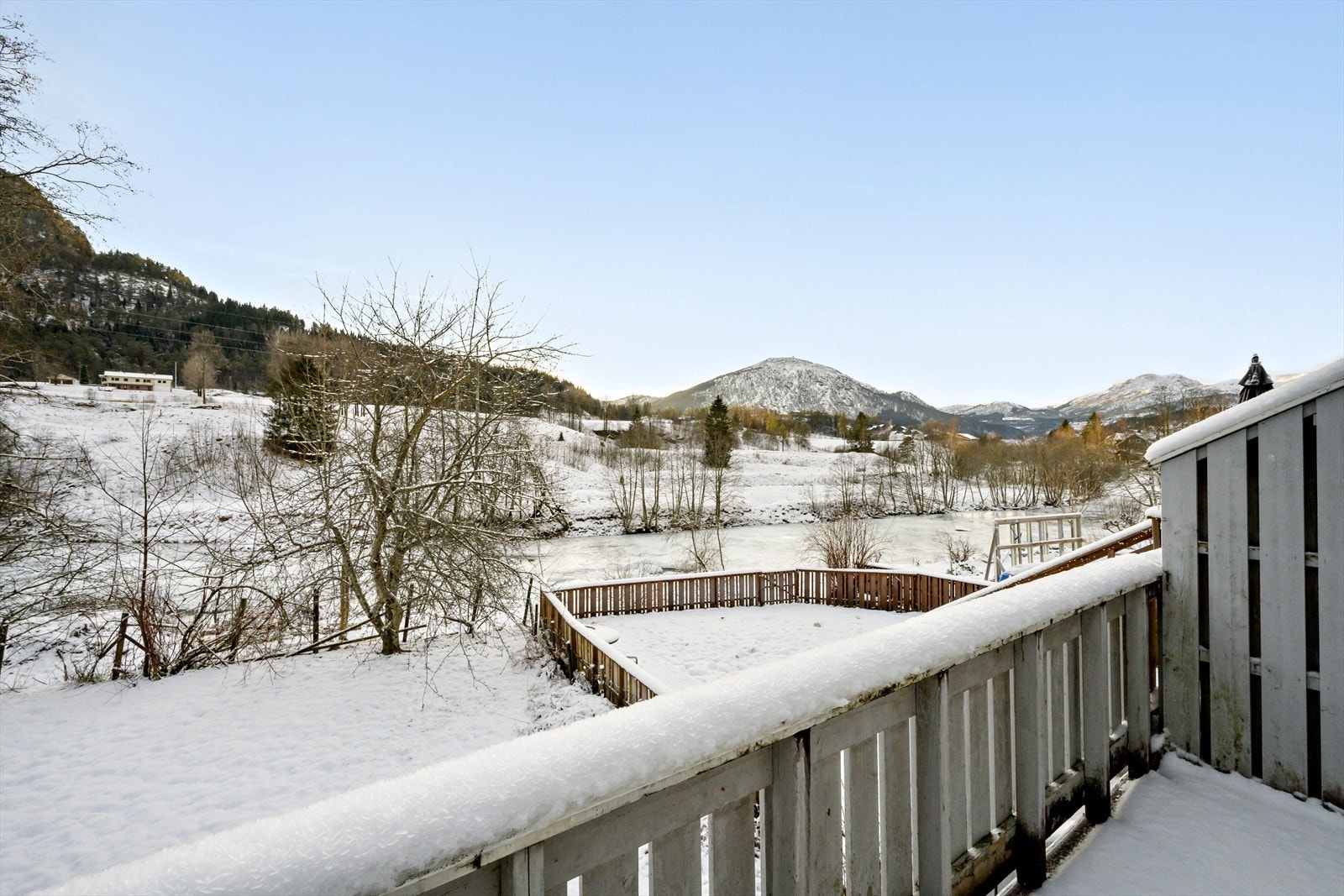 Her får du sol frå ca. 07:30 til 22:00 på høgsommaren Galleribilde