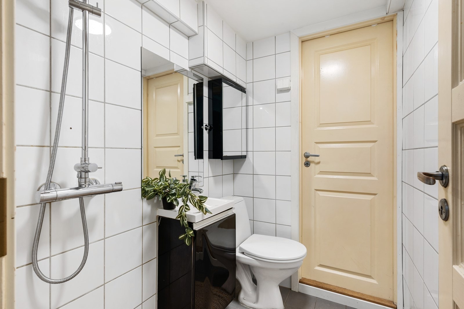 - Helfliset baderom som ble pusset opp i 2016 - Galleribilde