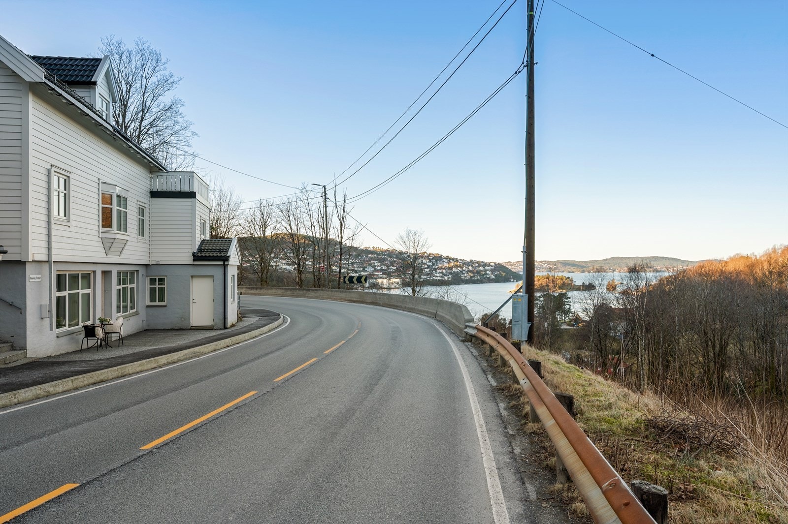 - Nærområdet byr på flott natur og bademuligheter - Galleribilde