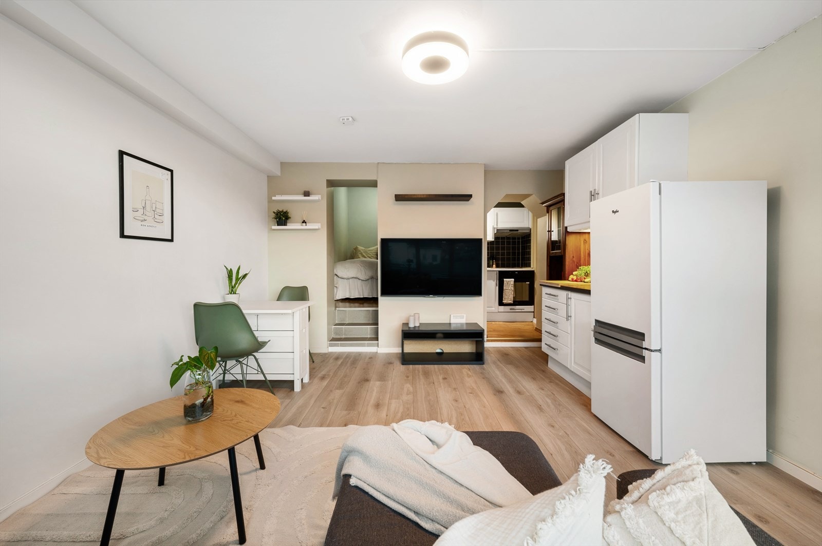 - I 2021 ble det lagt nytt 1-stavs laminatgulv og gulvvarme i stue - Galleribilde