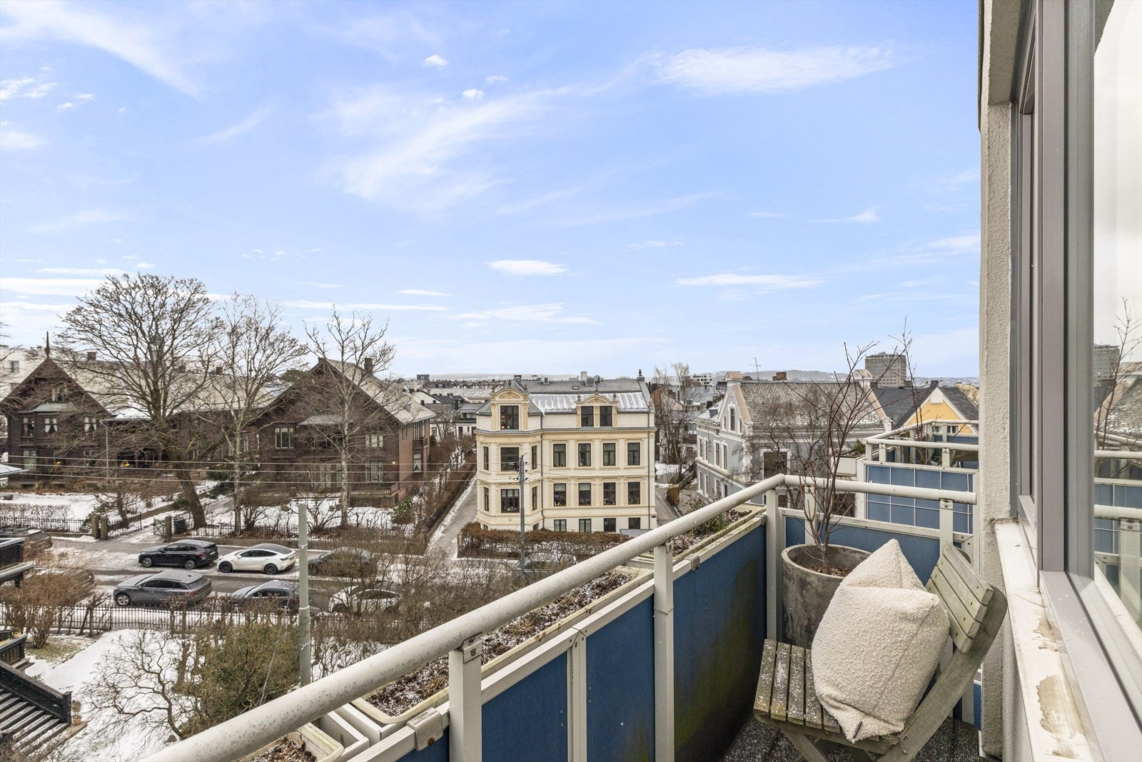 Balkong med utgang fra stuen. Galleribilde