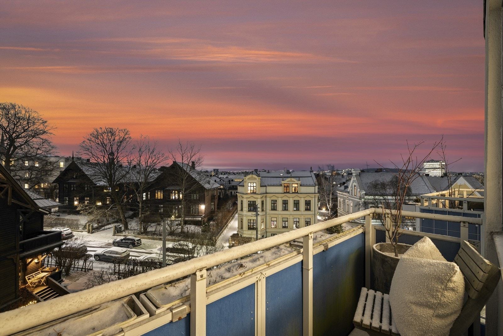 Kveldsstemning fra balkongen ved stuen. Galleribilde