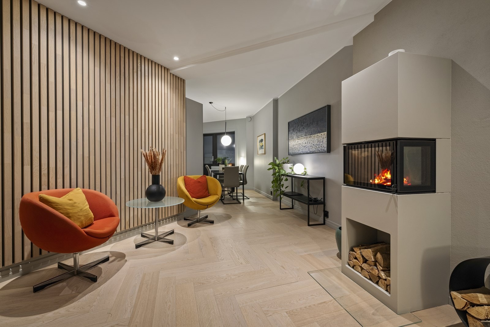 Den rentbrennende peisovnen gir meget god varme. Galleribilde