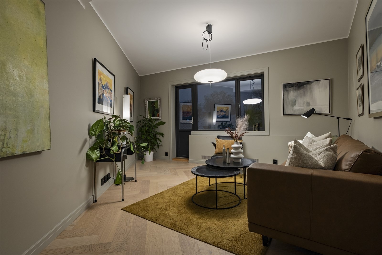 Kveldsstemning fra stuen. Galleribilde