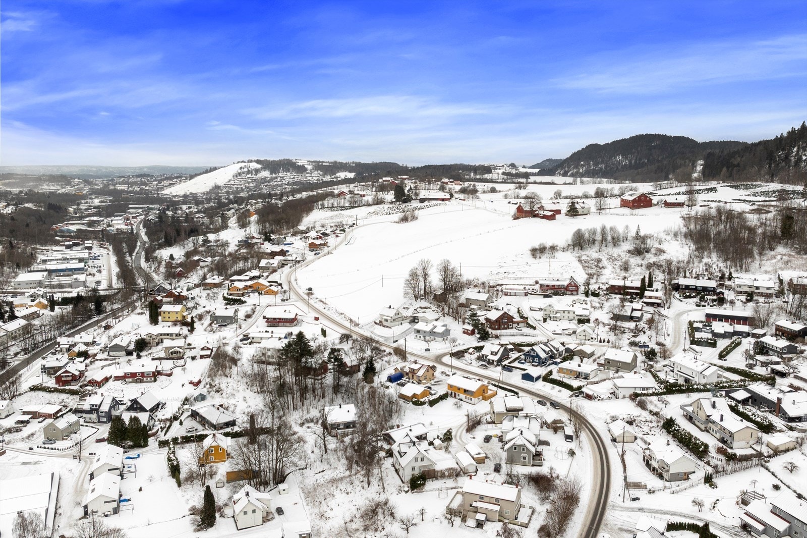 Jarenveien 8C ligger godt plassert i et rolig og barnevennlig område på Skui med kort vei til det meste. Galleribilde