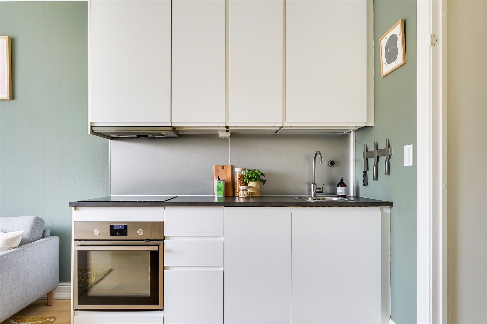 IKEA kjøkkeninnredning med glatte fronter. Galleribilde