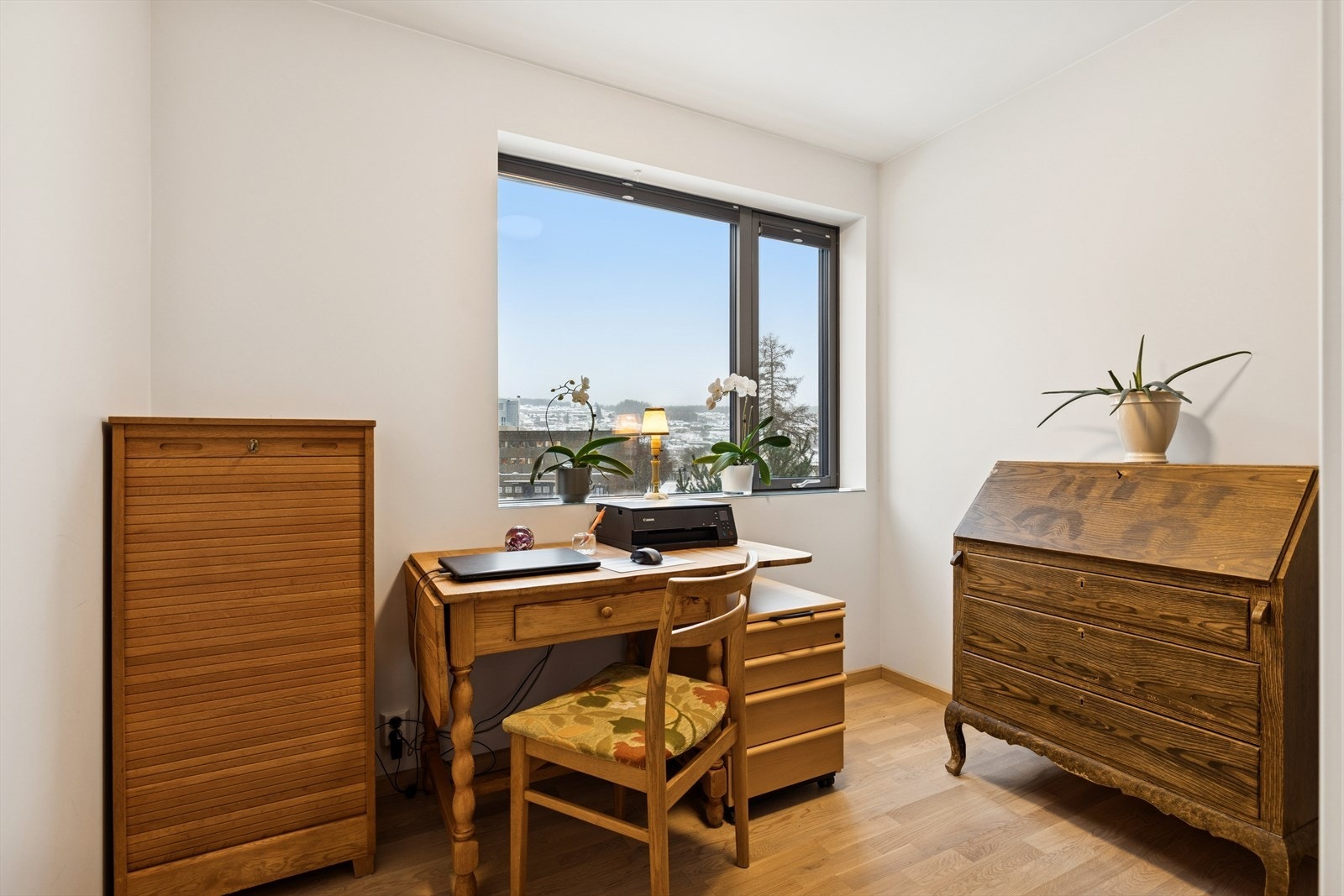 Soverom 2 er mindre i størrelse, men velegnet som gjesterom, kontor, barnerom eller hobbyrom. Galleribilde