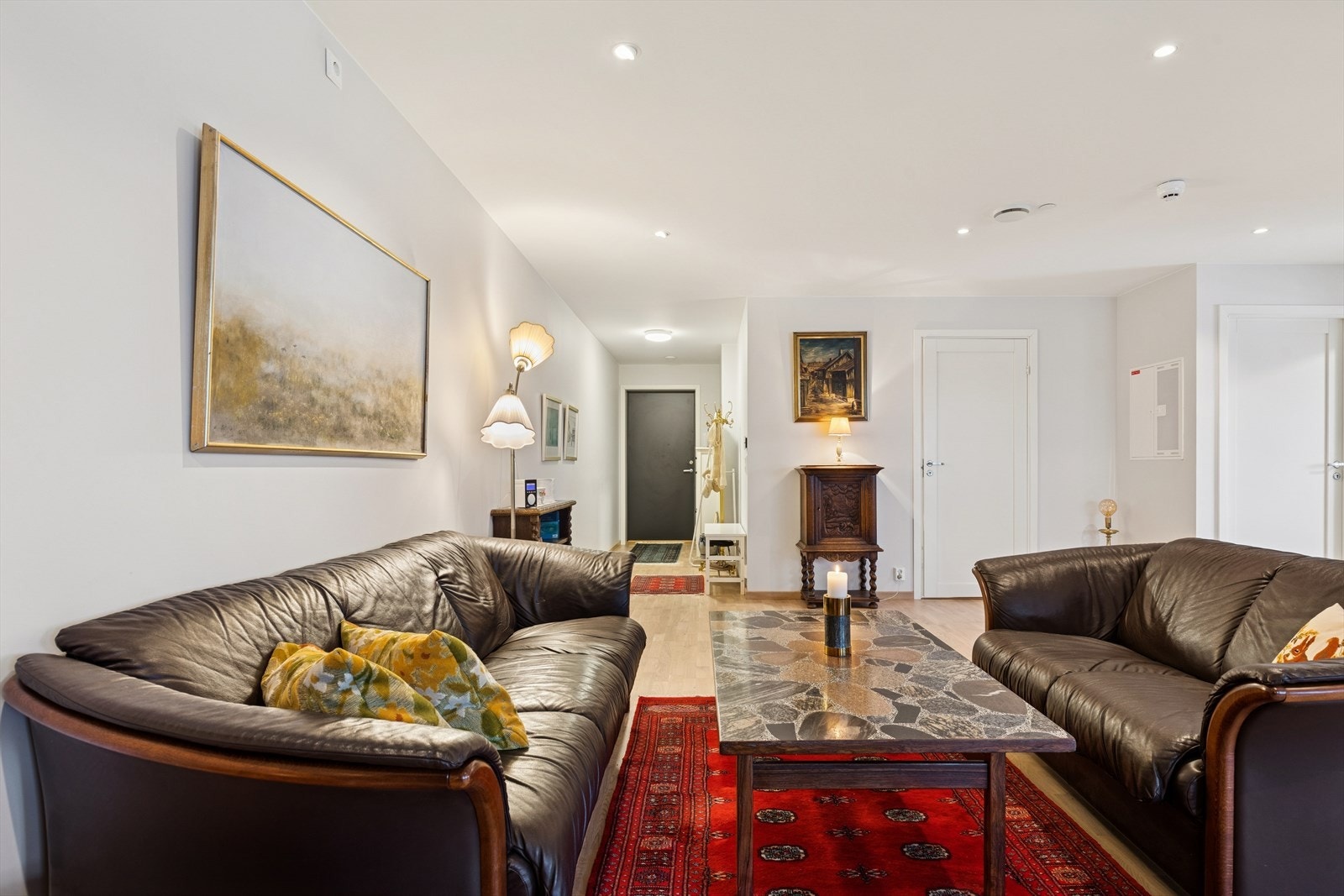 Entré og inngang til bad/vaskerom. Galleribilde